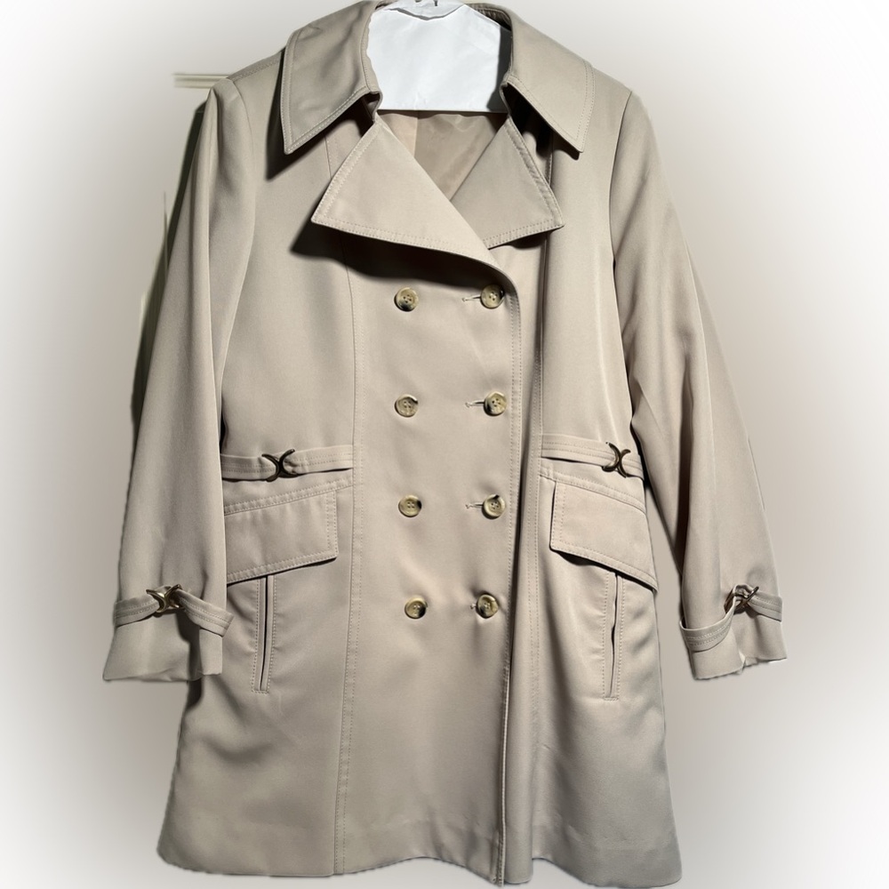 Mantessa Woman’s Trench Coat Size 12